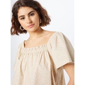 039 NWT GAP Flutter Sleeve Blouse